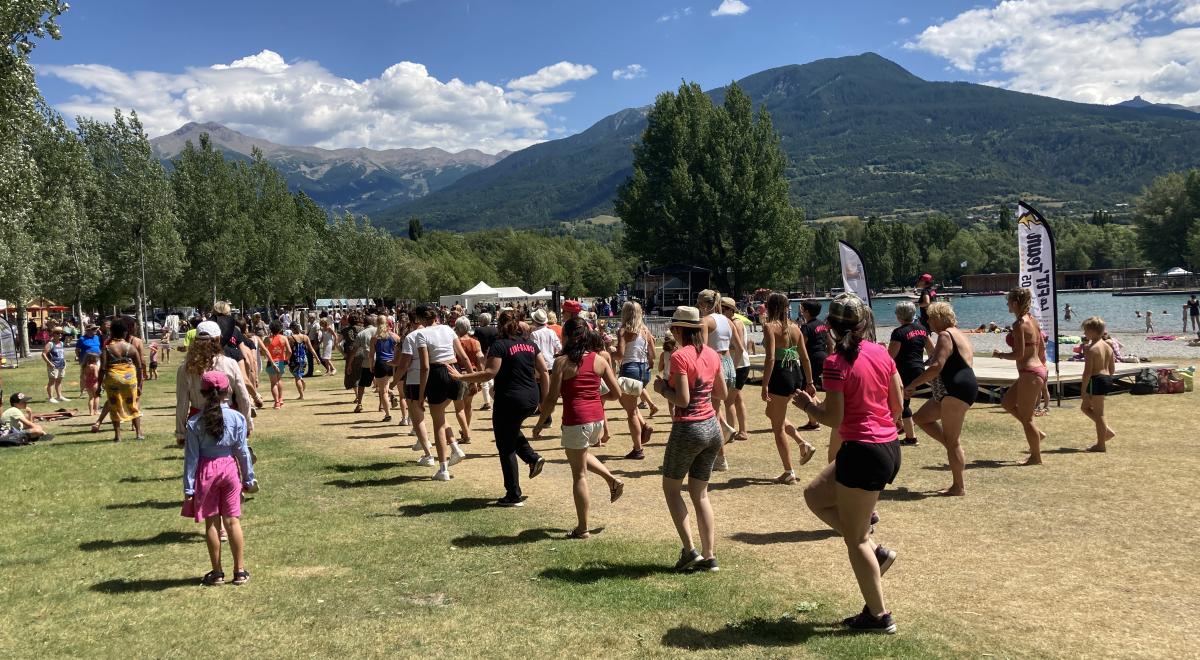 INITIATION A LA « LINE DANCE »