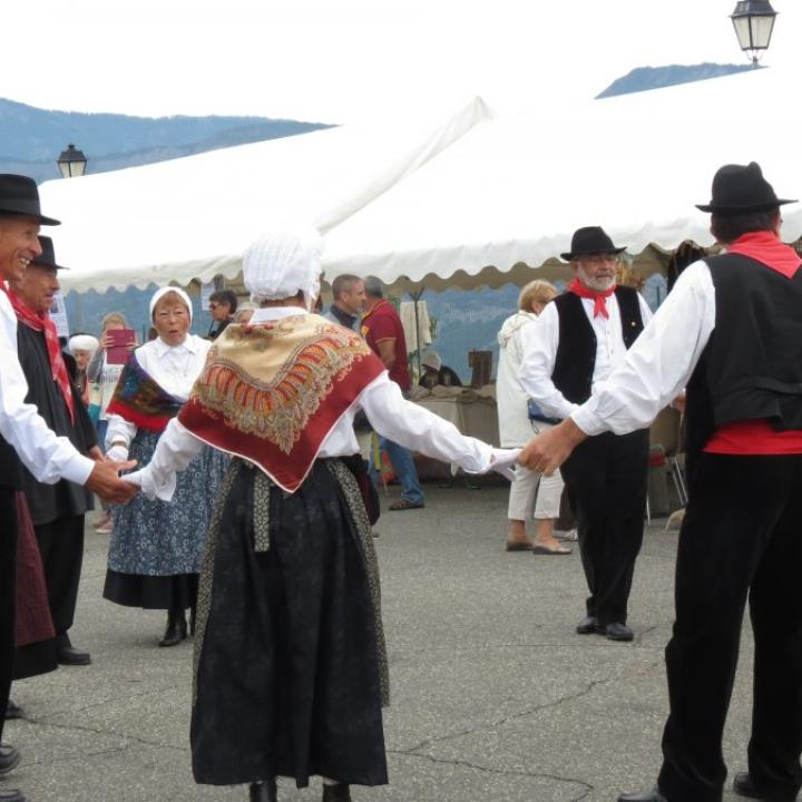 Danses folkloriques à Baratier